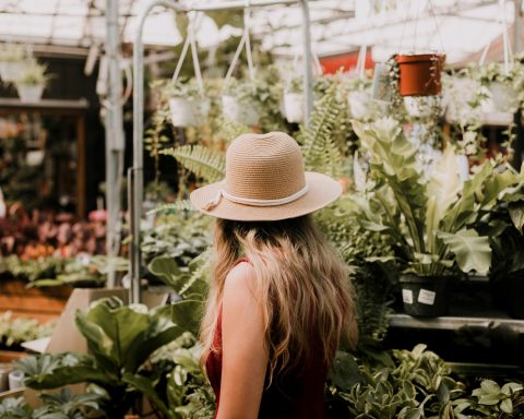 woman wearing brown hat
